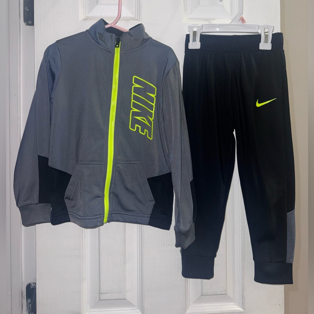 Nike Boys 2-Piece Track Set Full Zip Jacket Jogger Pants Gray Black 4T - Picture 3 of 11